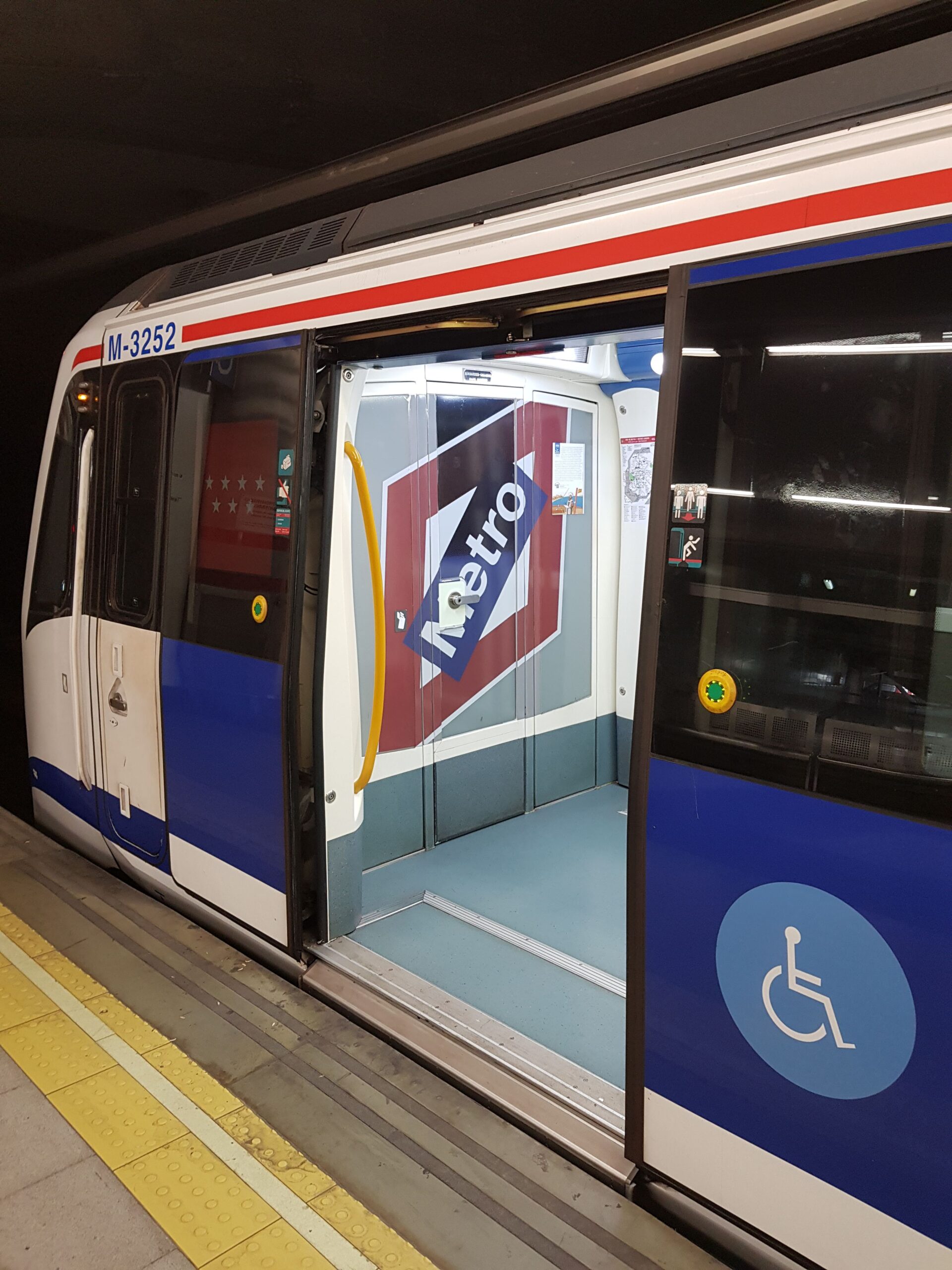 Madrid – R Line (Ópera and Príncipe Pío)