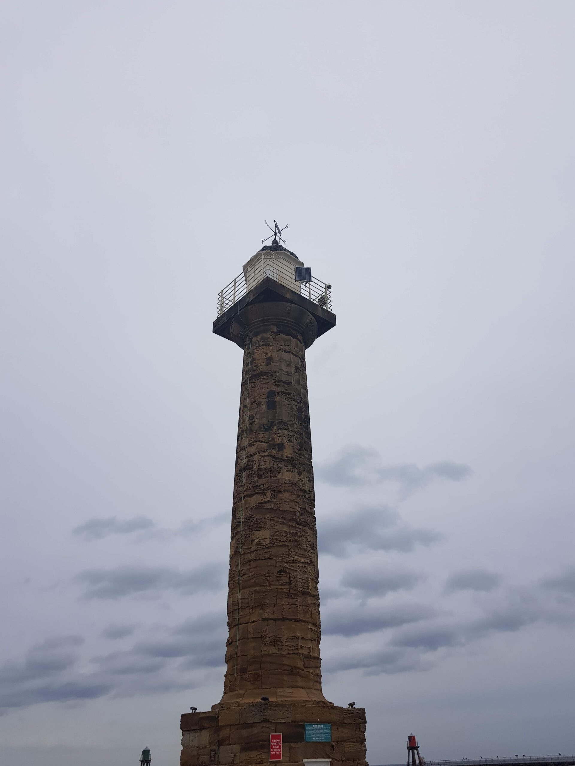 Whitby – West Pier Lighthouse