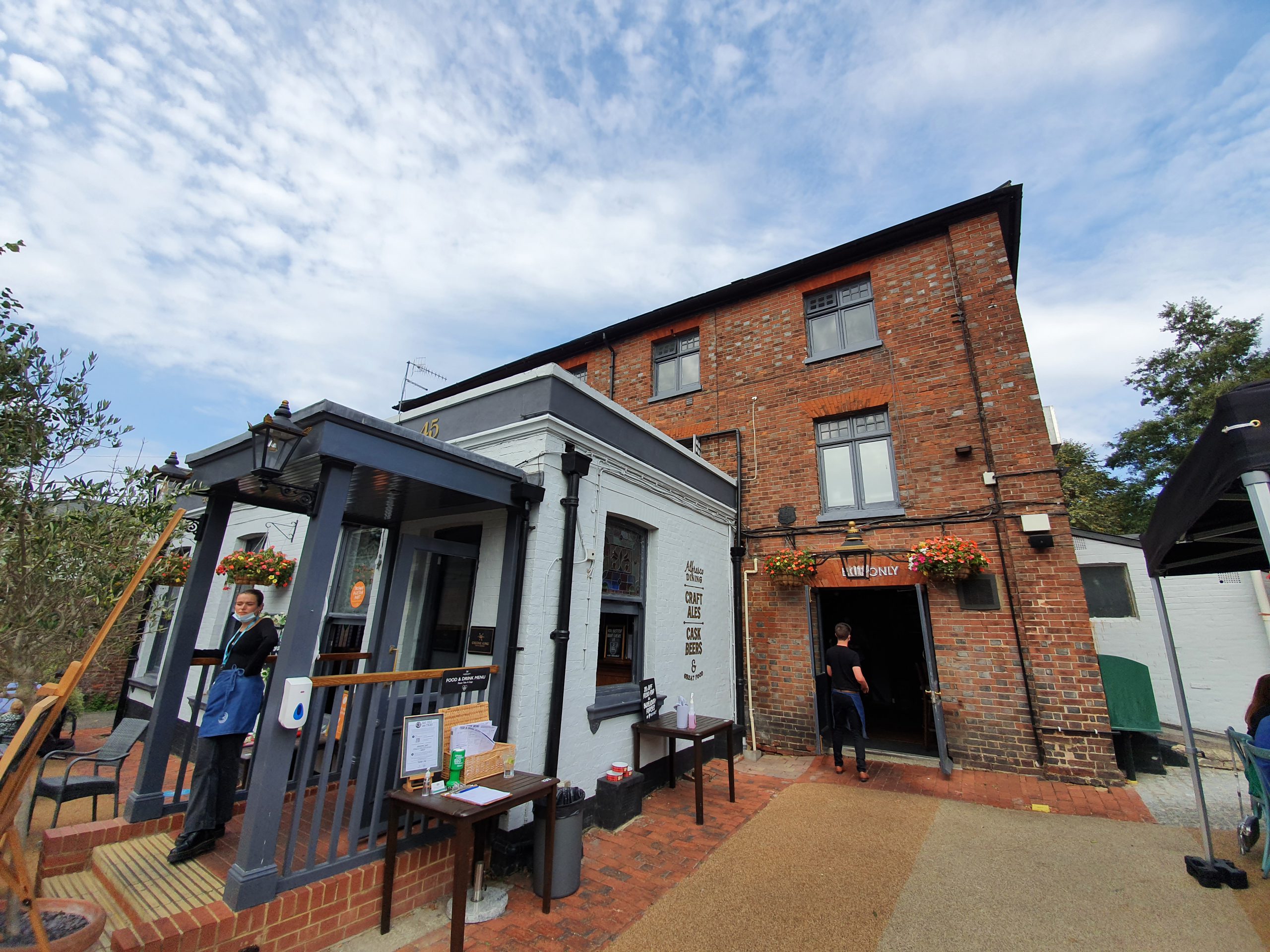 Royal Tunbridge Wells – Compasses