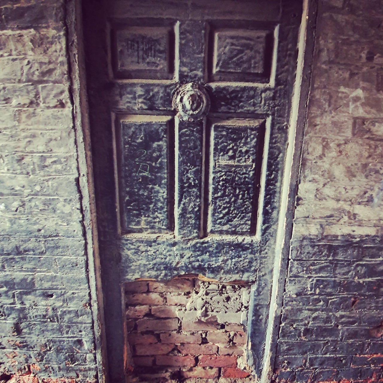 Hull – Mysterious Door on The Pathway