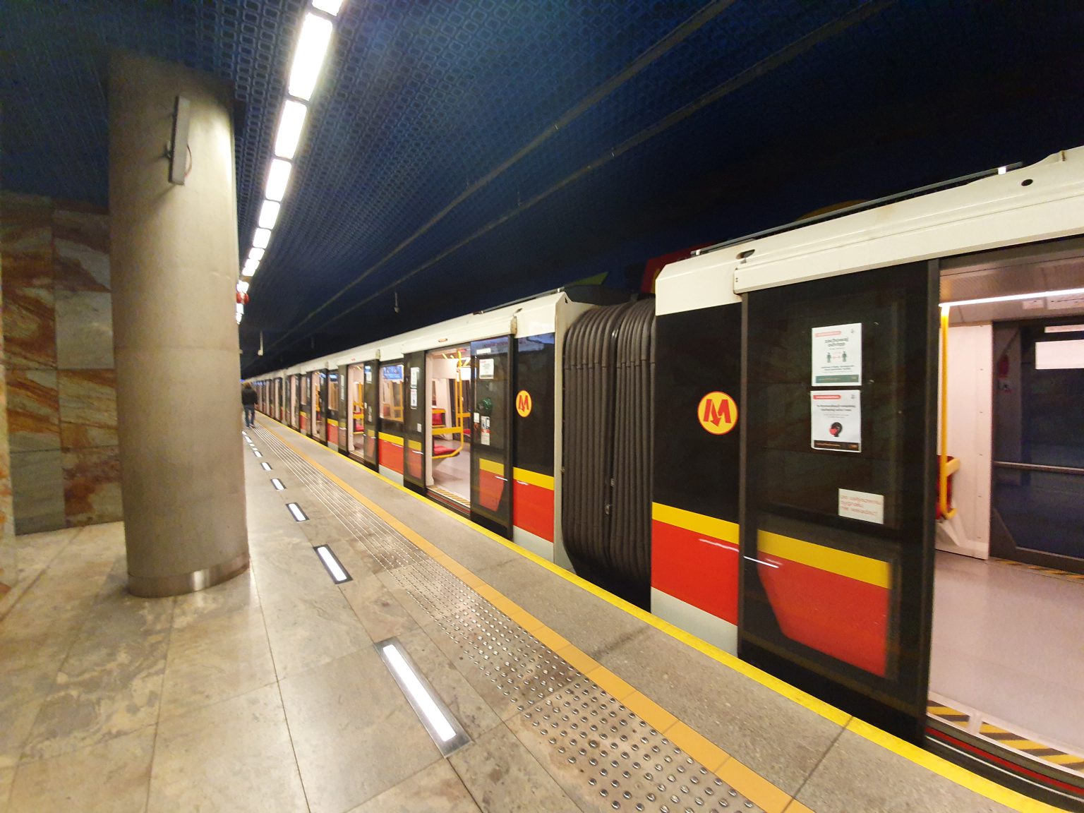 Warsaw – Warsaw Metro – Walking. Gossip. Travel.