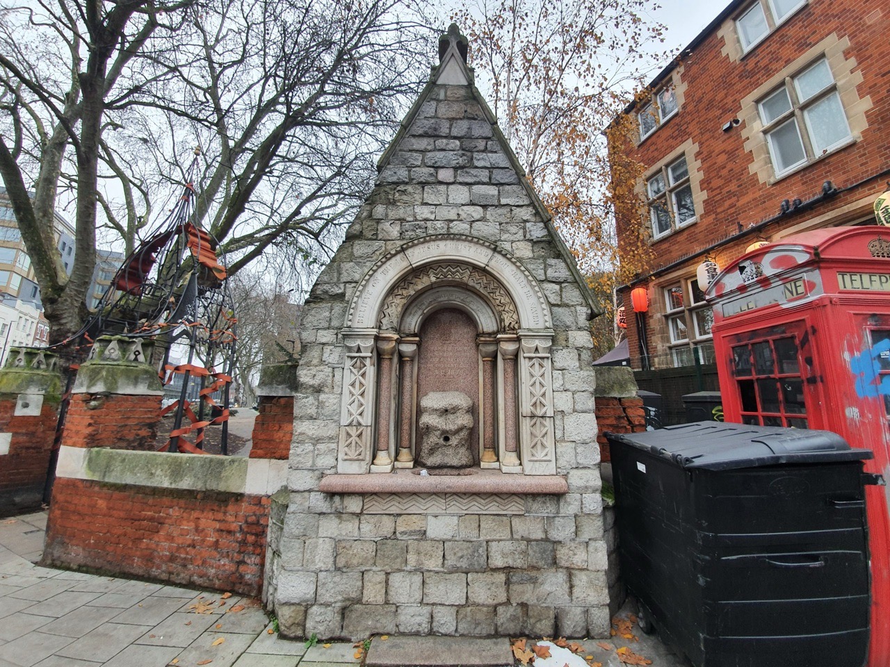 London – Tower Hamlets (Borough of) – Drinking Fountain at St. Mary’s Churchyard