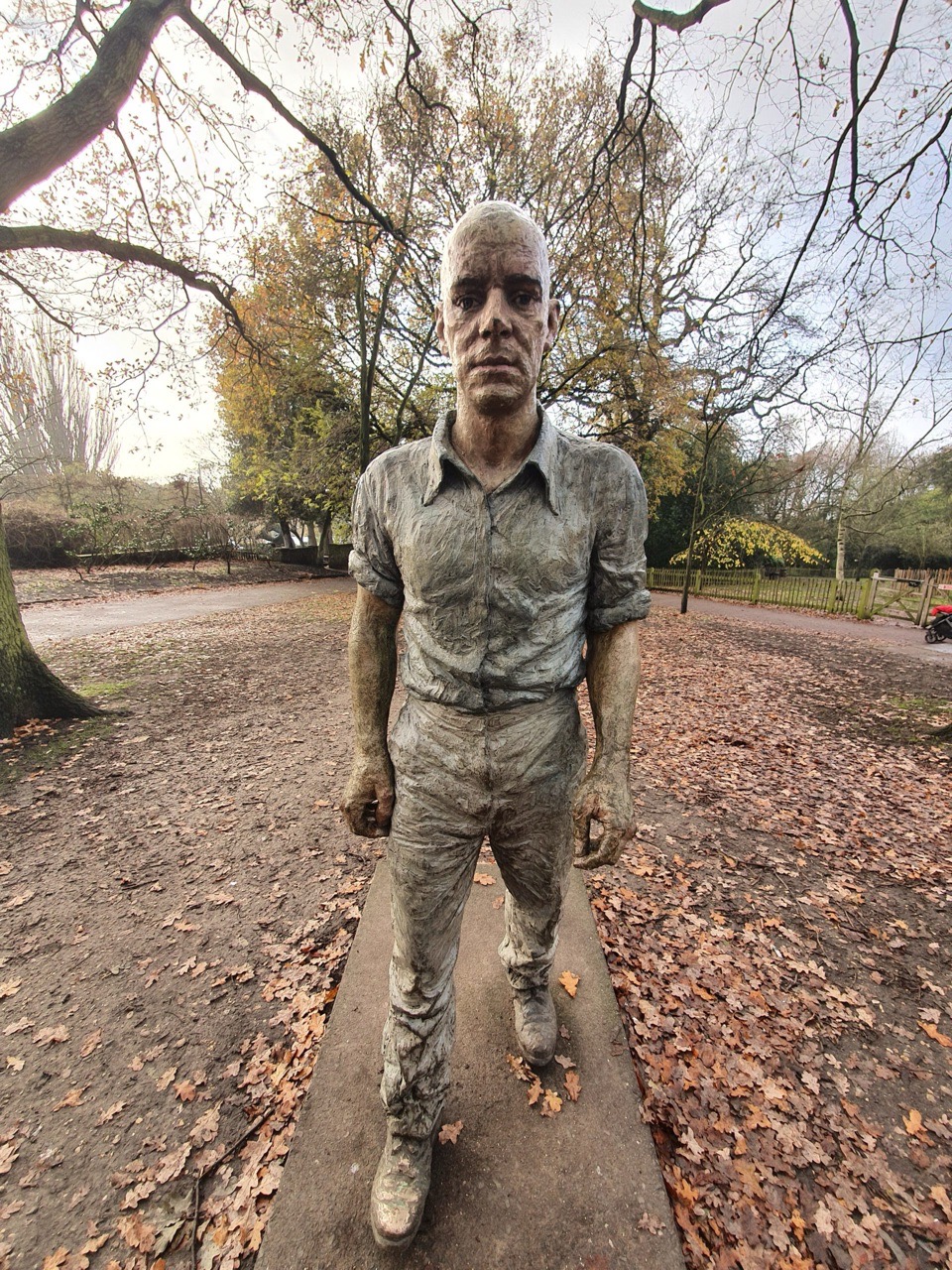 London – Kensington and Chelsea (Borough of) – Holland Park (Walking Man)