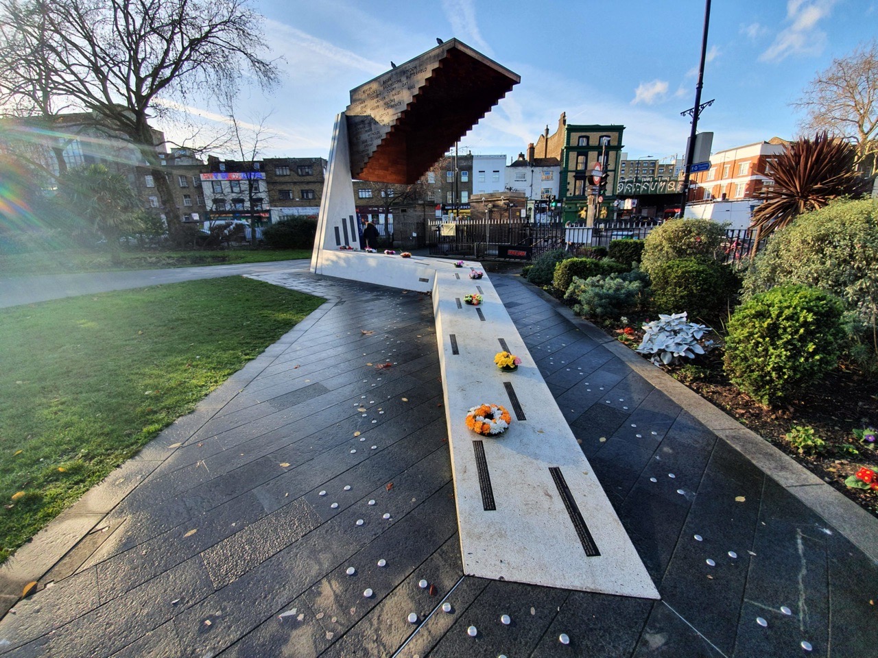 London – Tower Hamlets (Borough of) – Bethnal Green Tube Disaster Memorial