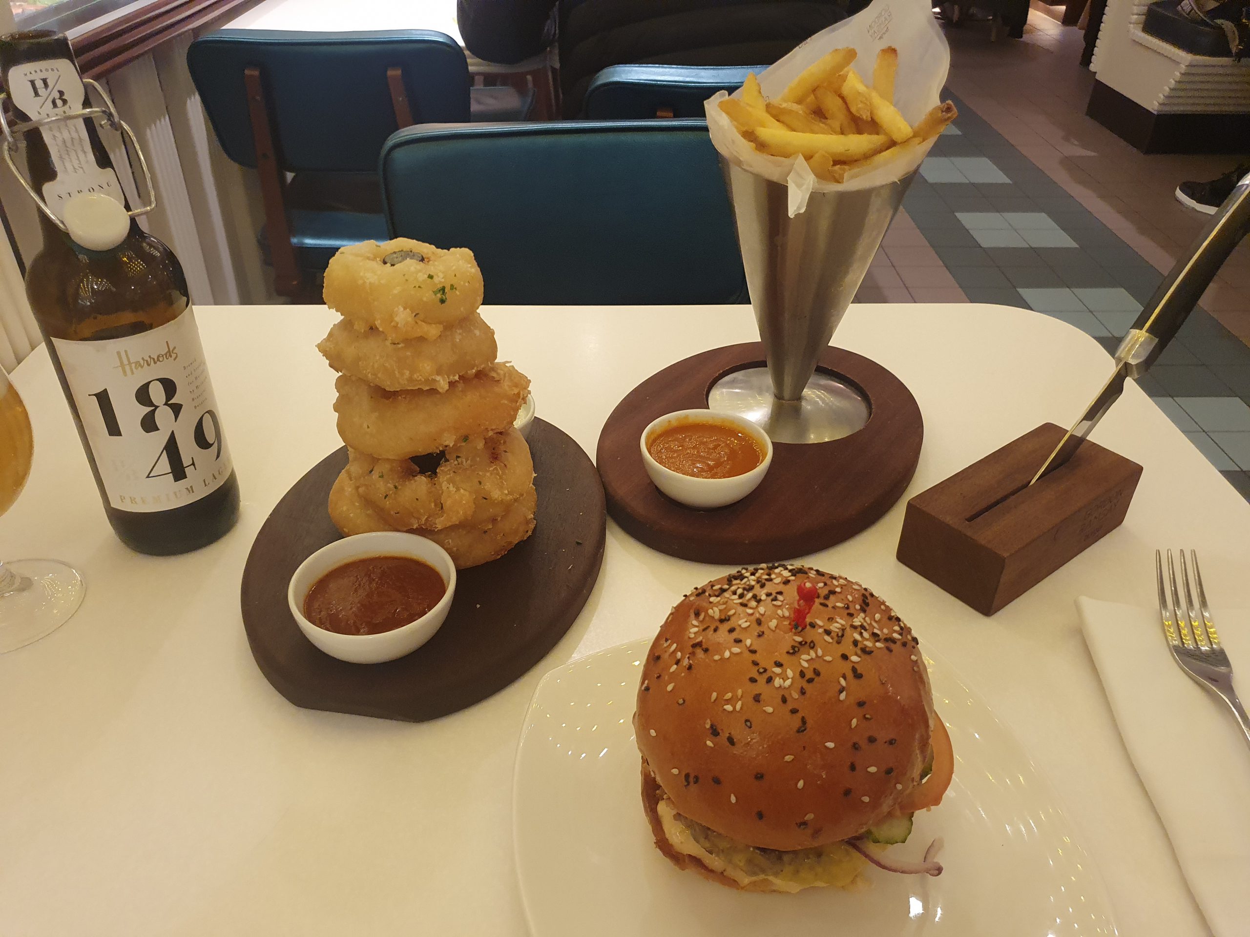 London – Kensington and Chelsea (Borough of) – Gordon Ramsay Burger at Harrods