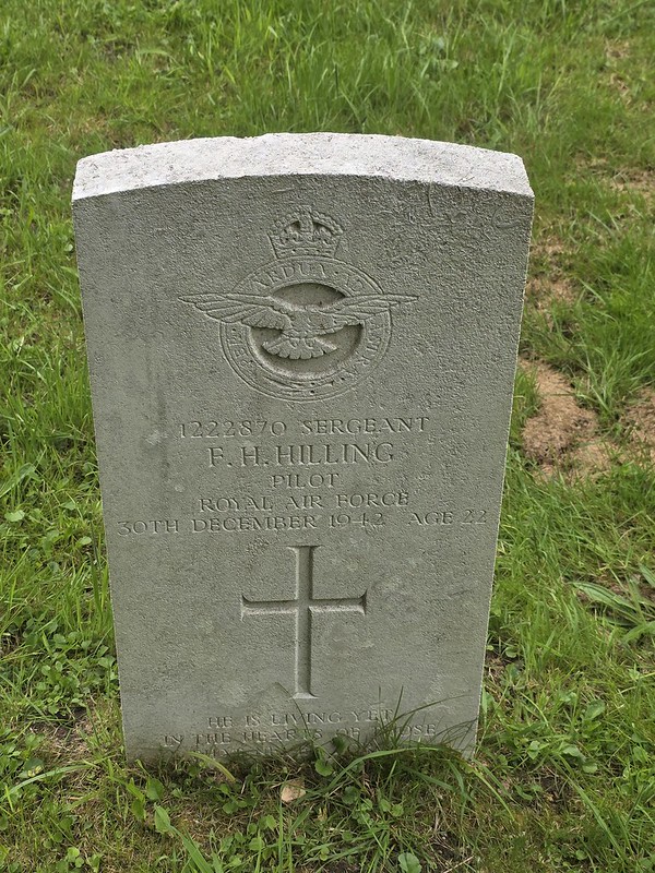 Coltishall – St. John the Baptist Church (War Grave of Frederick H Hilling)