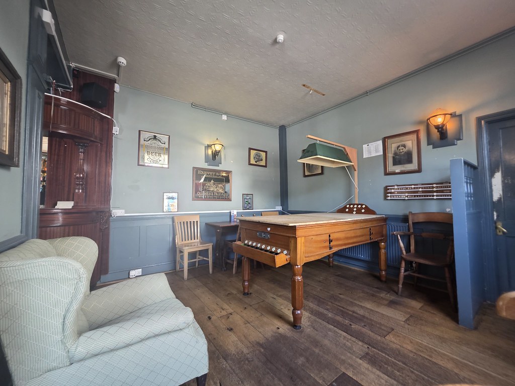 Redhill – Garland Pub