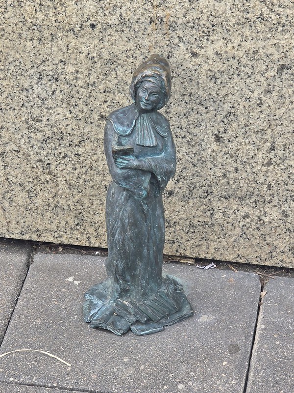 Wrocław – The Gnomes of Wrocław (Adwokatka / Advocate)