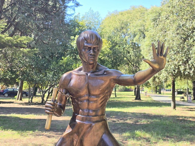 Balkans Trip Day 14 – Mostar – Bruce Lee Statue